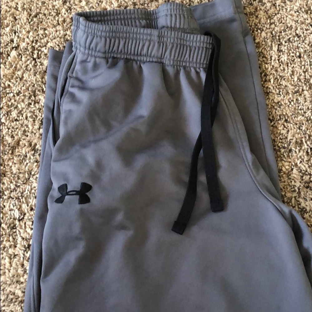 Size small under armor sweat pants.